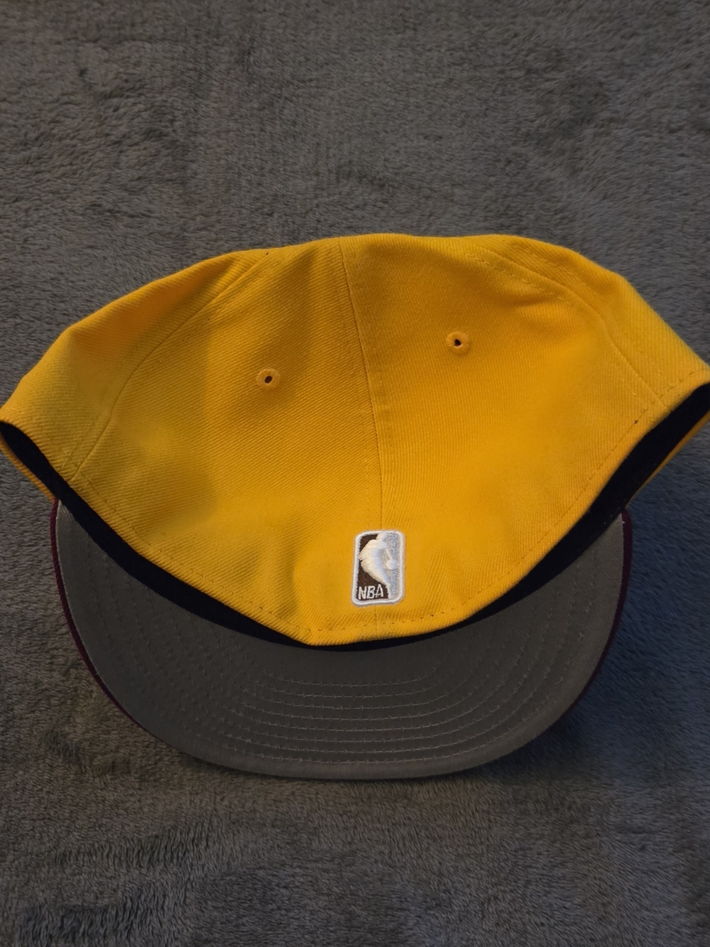 New Era 59Fifty Philadelphia 76ers Gold Burgundy Throwback Fitted Cap Size 7 3/4 - Picture 4 of 5